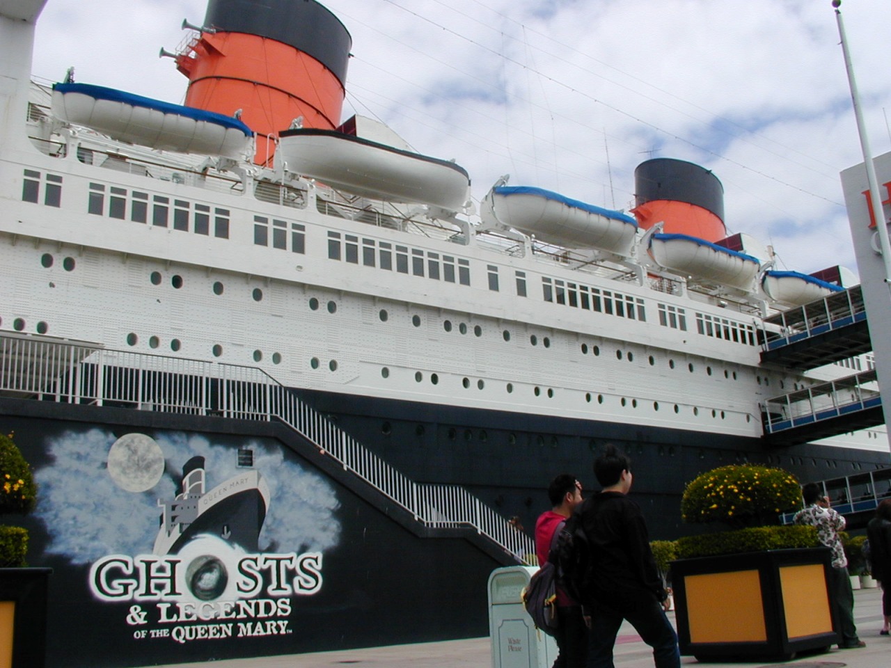 2002_0519_021_QueenMary.jpg