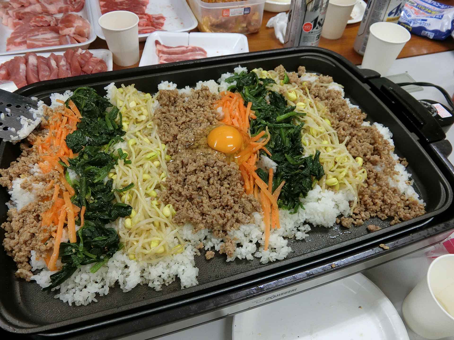 Photo no.2 of a farewell party for 2017 graduates in March 2018