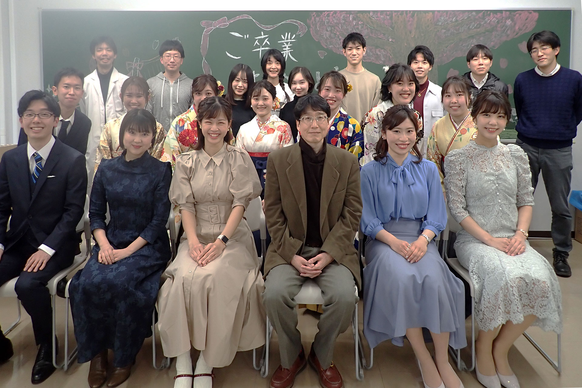 Photo of a farewell party for 2021 graduates in March 2022