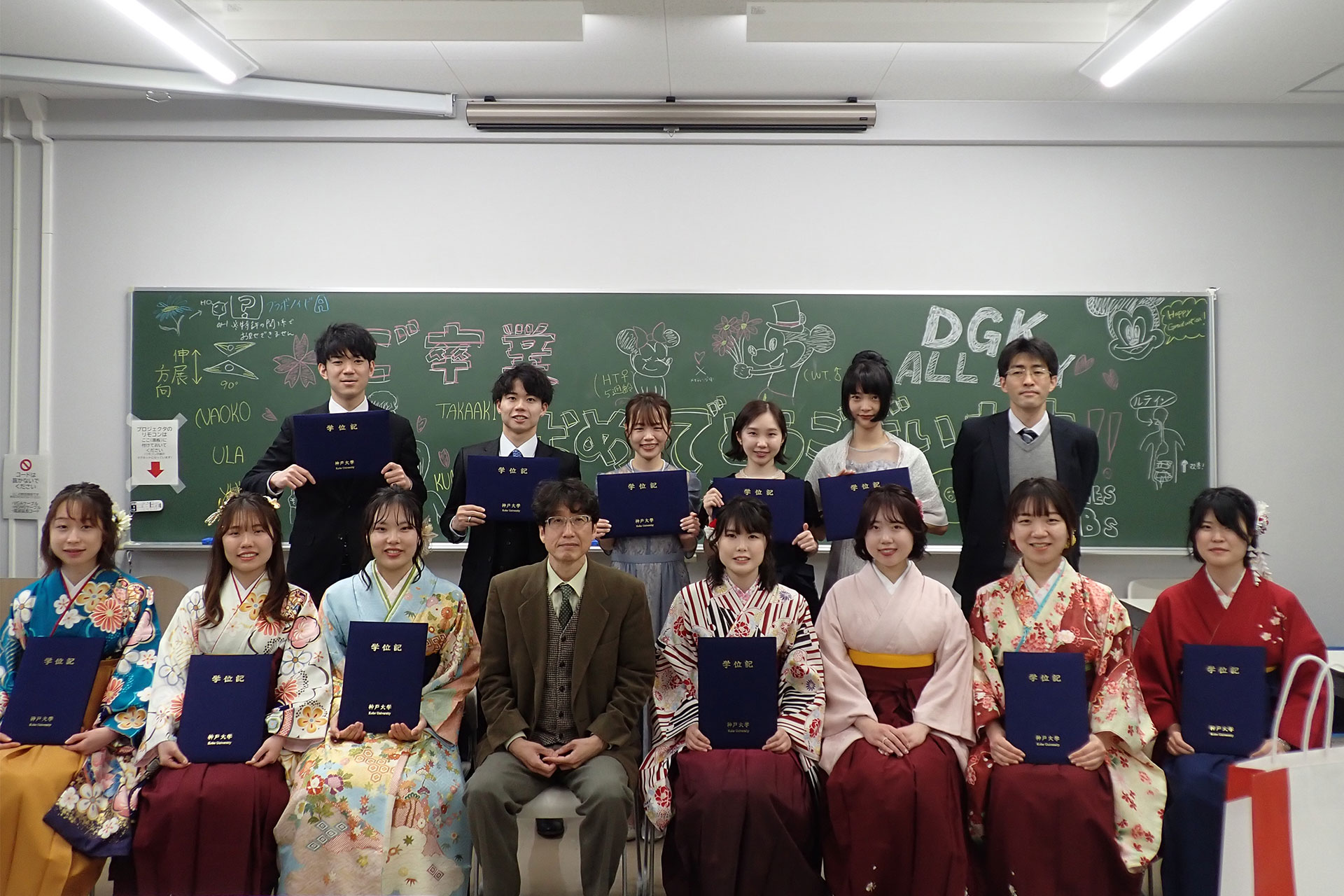 Photo of a farewell party for 2022 graduates in March 2023